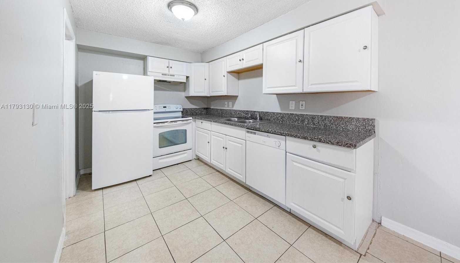 Small Image of 9103 NORTH WEST 81ST CT, Tamarac Number 26