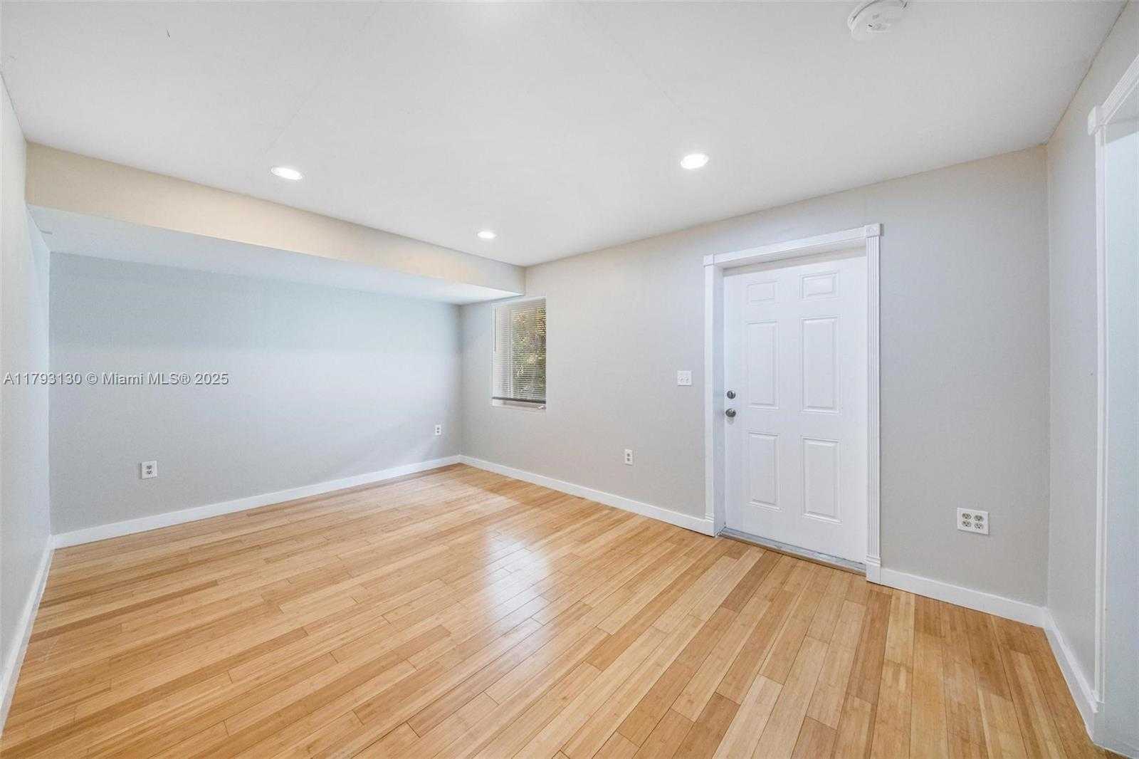 Small Image of 9103 NORTH WEST 81ST CT, Tamarac Number 29