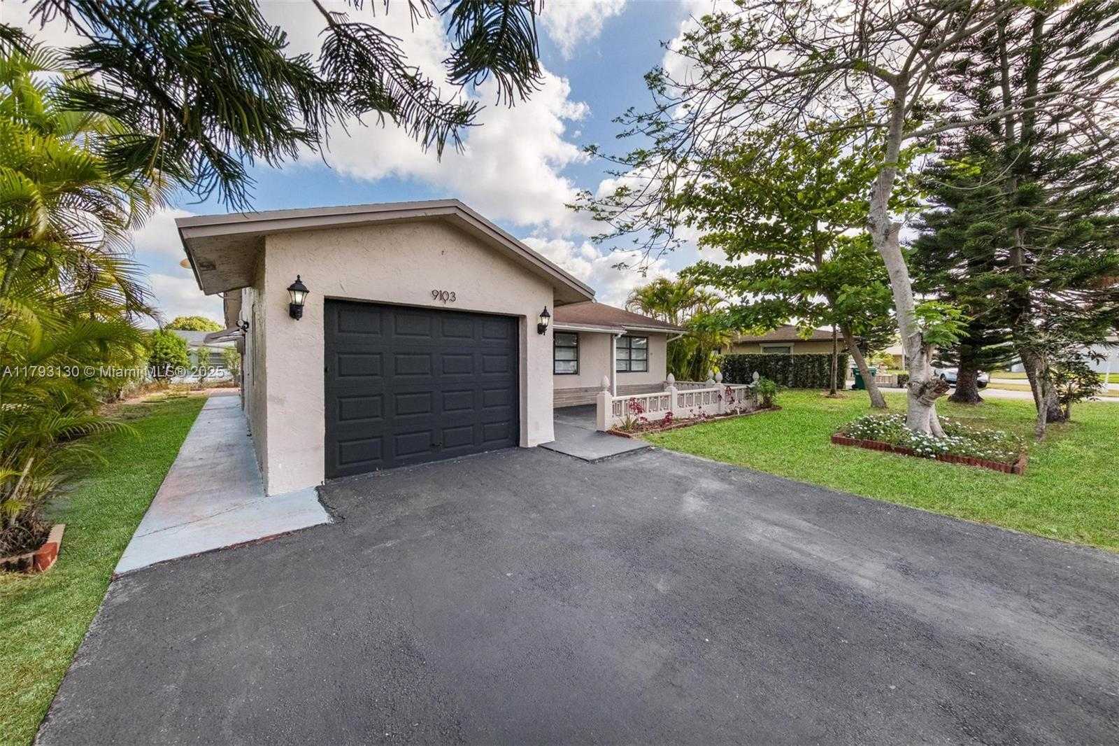 Small Image of 9103 NORTH WEST 81ST CT, Tamarac Number 3