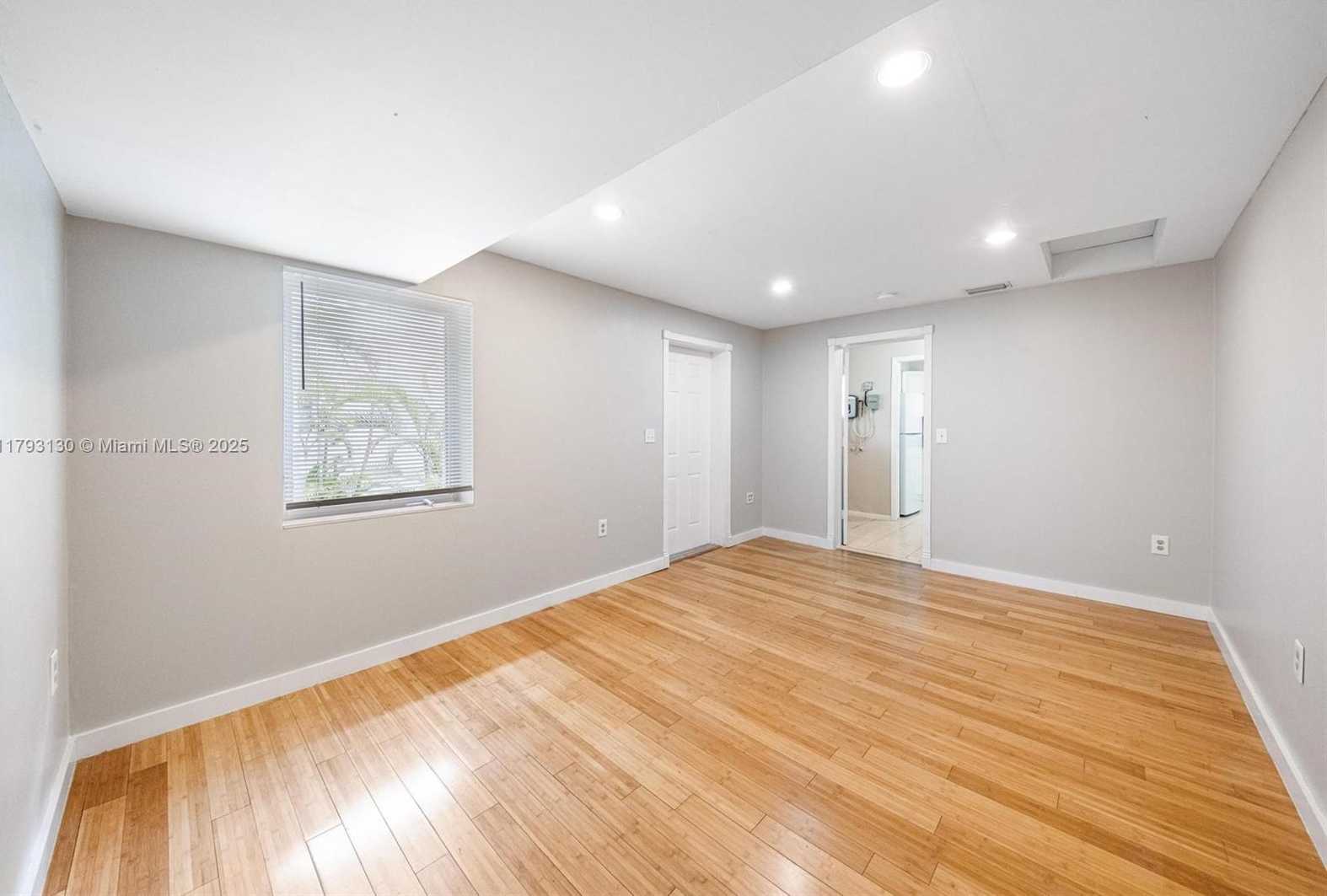 Small Image of 9103 NORTH WEST 81ST CT, Tamarac Number 30