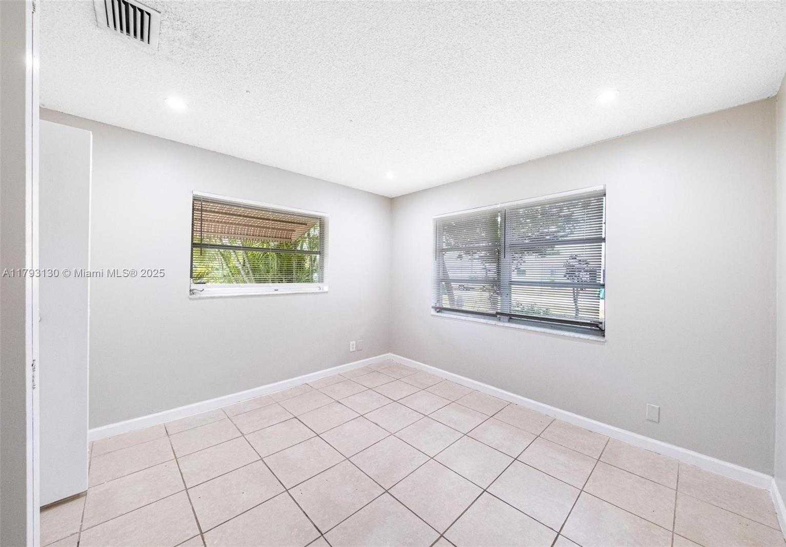 Small Image of 9103 NORTH WEST 81ST CT, Tamarac Number 36