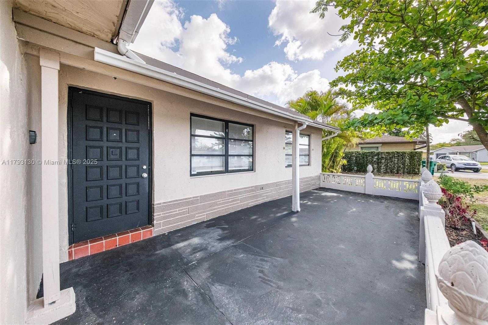 Small Image of 9103 NORTH WEST 81ST CT, Tamarac Number 4