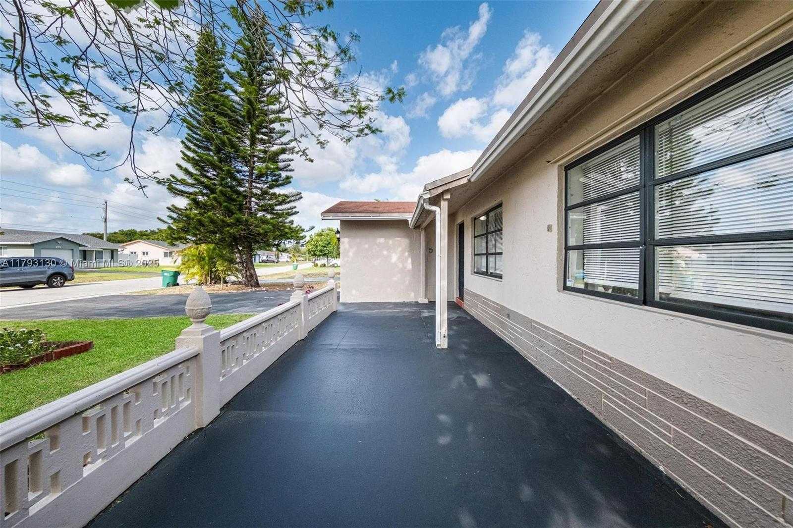 Small Image of 9103 NORTH WEST 81ST CT, Tamarac Number 6