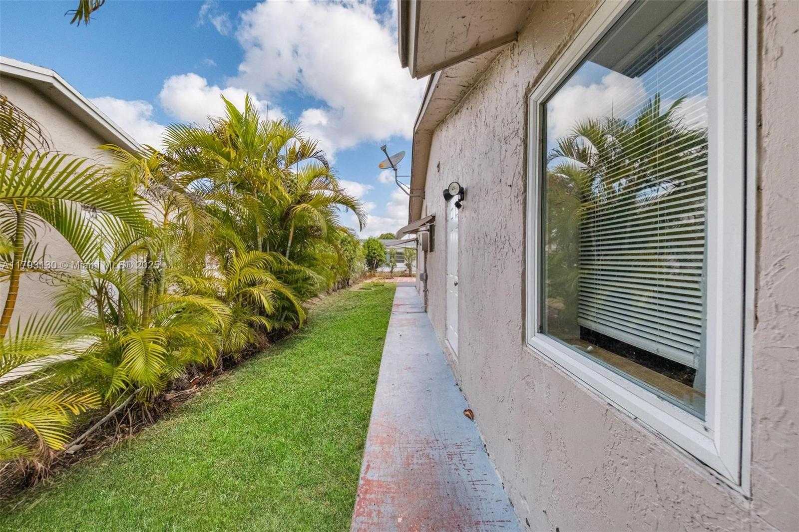 Small Image of 9103 NORTH WEST 81ST CT, Tamarac Number 7