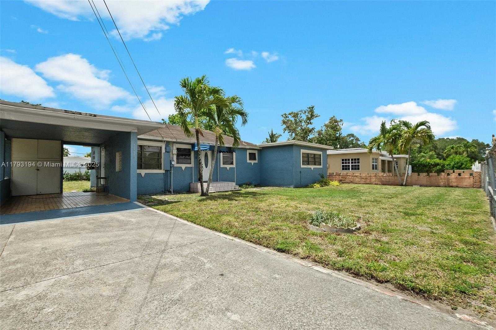 Small Image of 2870 NORTH WEST 169TH TER, Miami Gardens Number 2