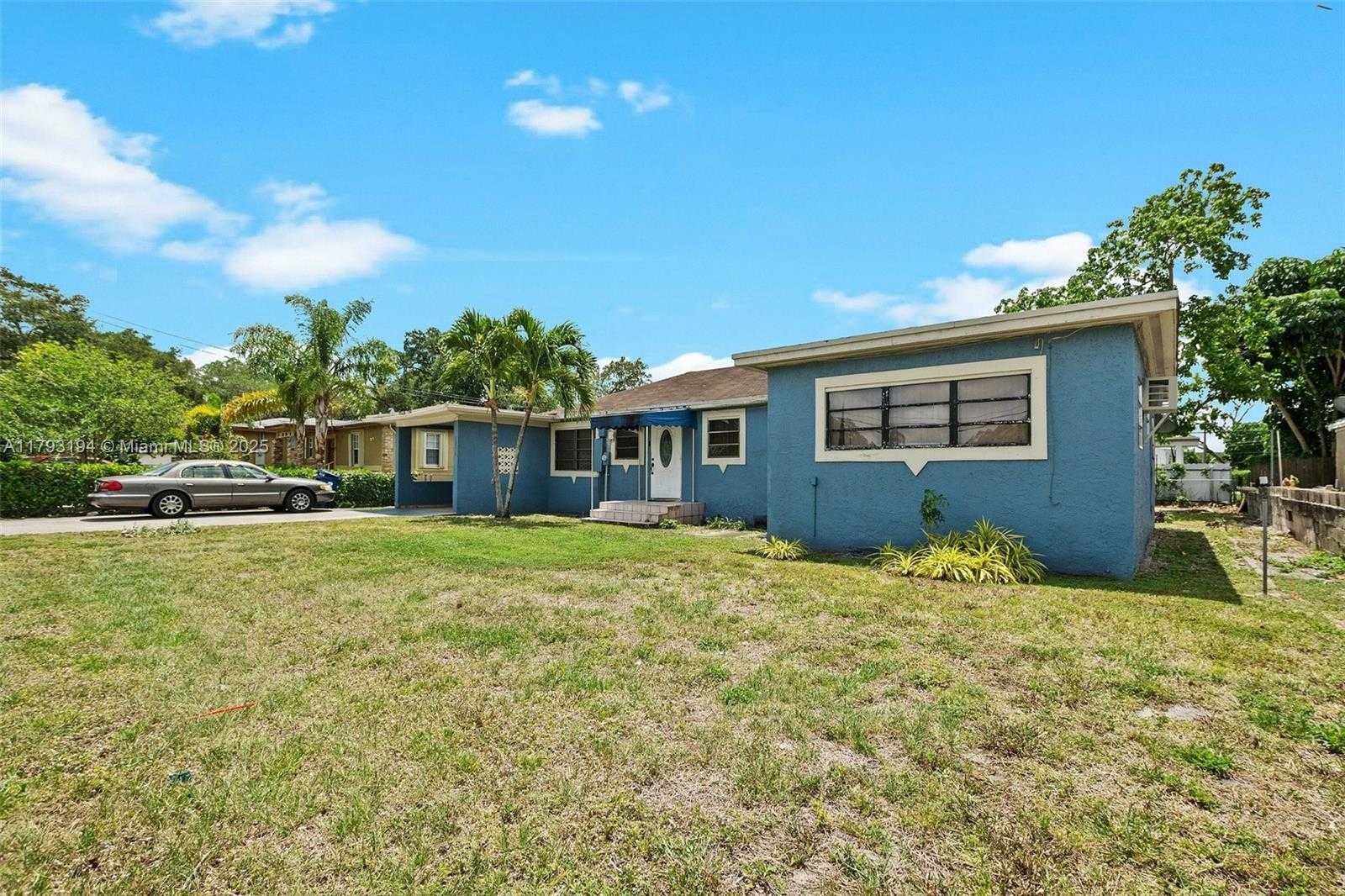 Small Image of 2870 NORTH WEST 169TH TER, Miami Gardens Number 3