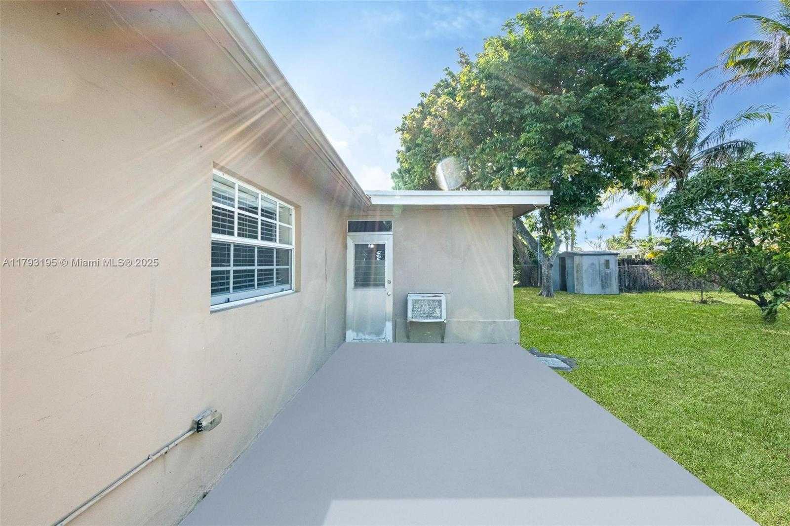 Small Image of 6421 NORTH WEST 24TH PL, Sunrise Number 10