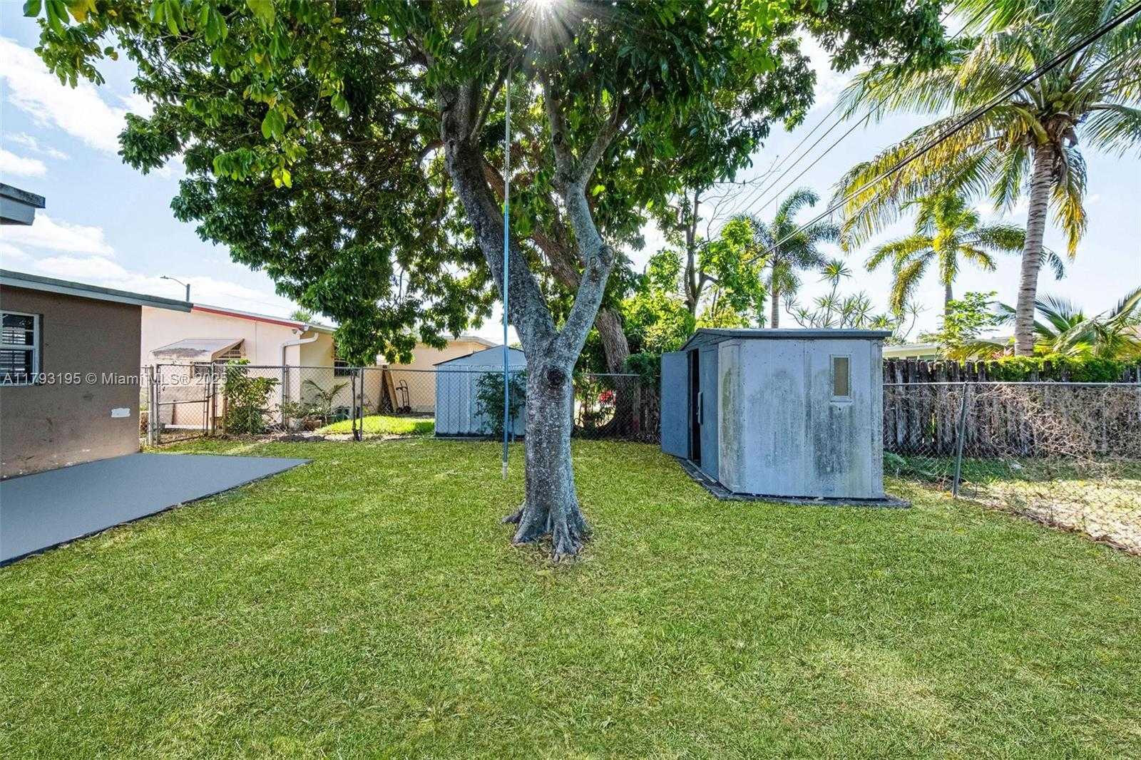 Small Image of 6421 NORTH WEST 24TH PL, Sunrise Number 14
