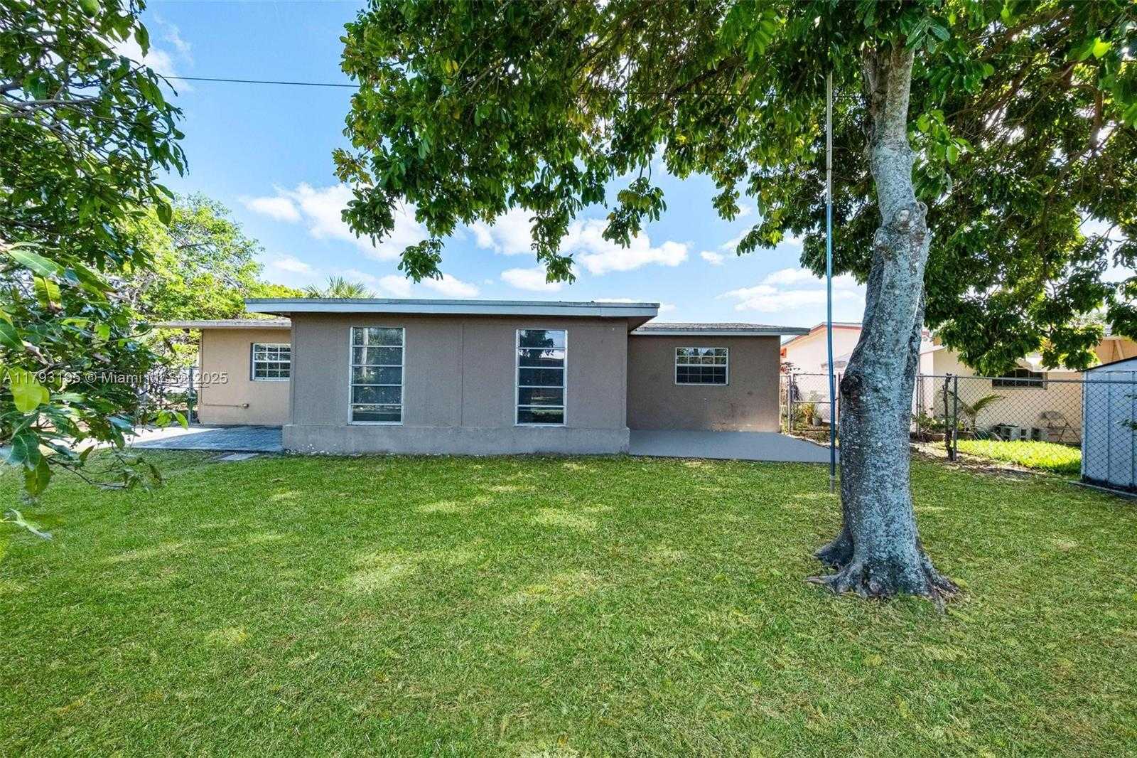 Small Image of 6421 NORTH WEST 24TH PL, Sunrise Number 15