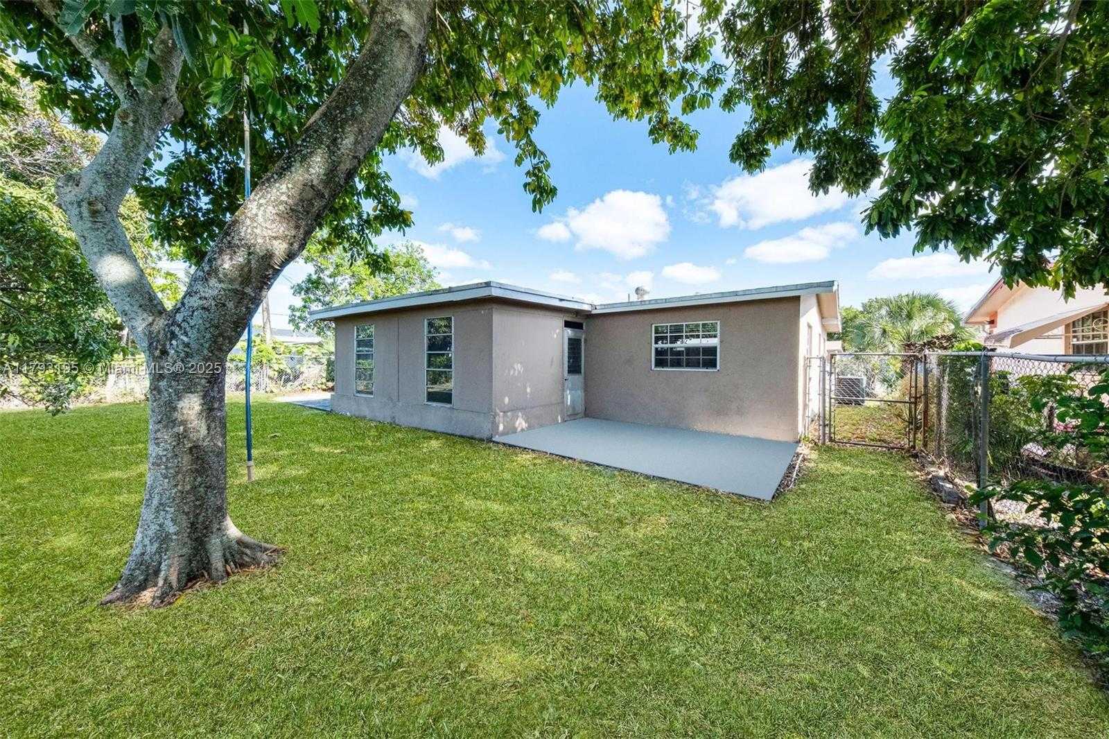 Small Image of 6421 NORTH WEST 24TH PL, Sunrise Number 16