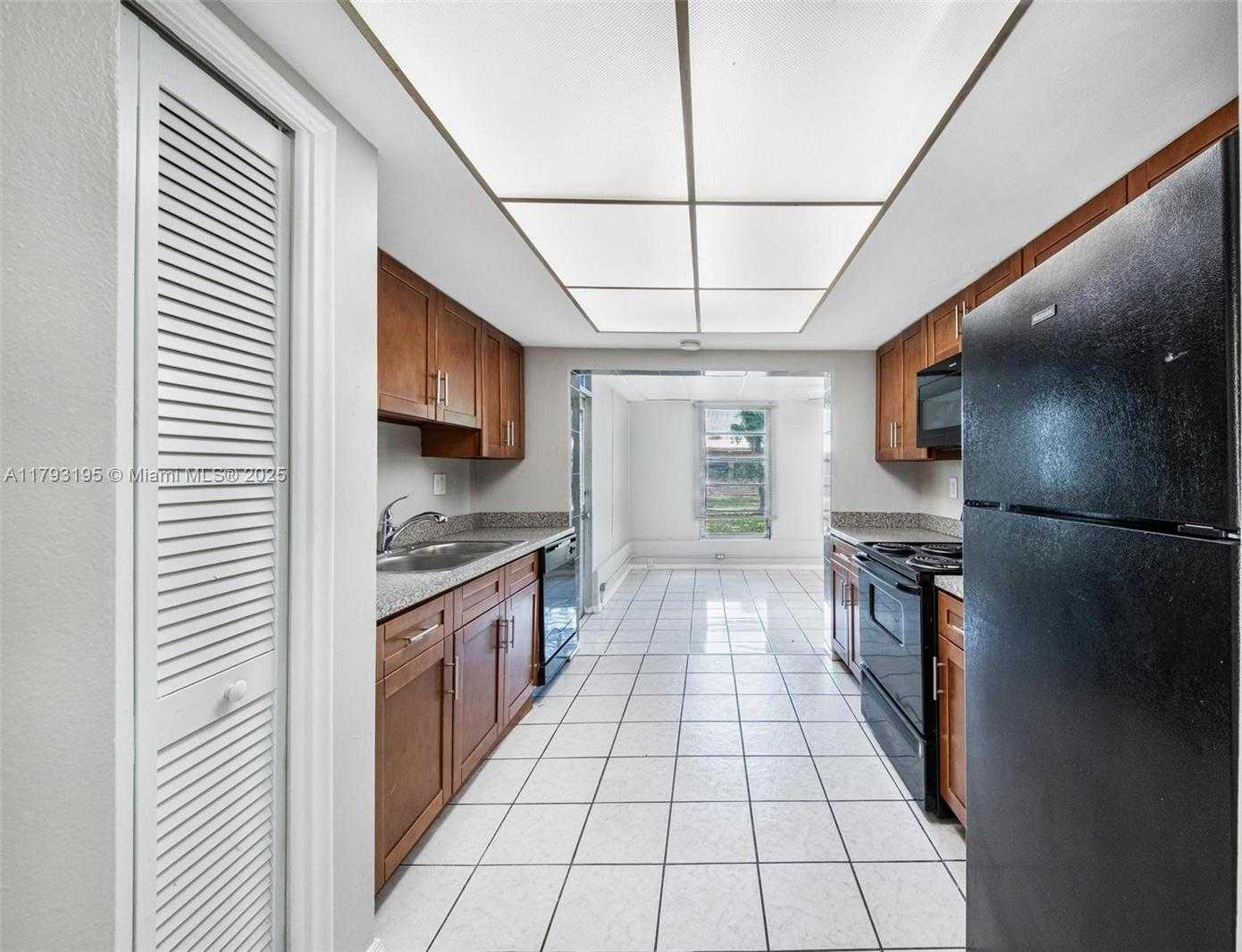 Small Image of 6421 NORTH WEST 24TH PL, Sunrise Number 26