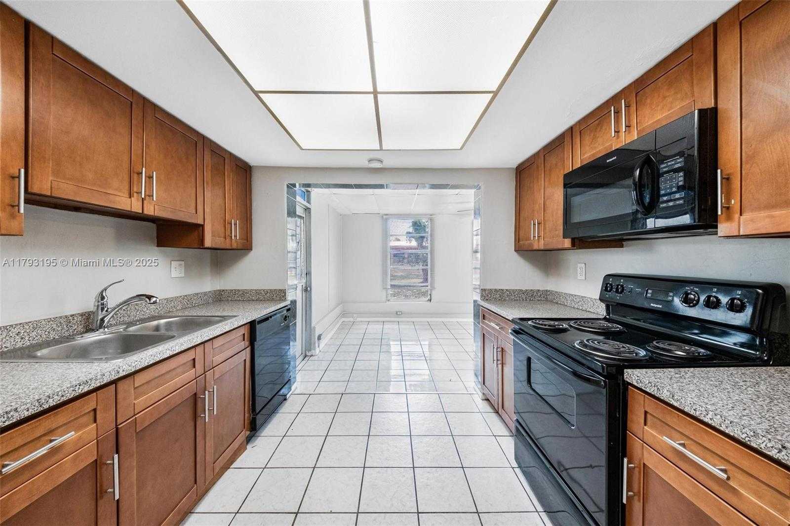 Small Image of 6421 NORTH WEST 24TH PL, Sunrise Number 27