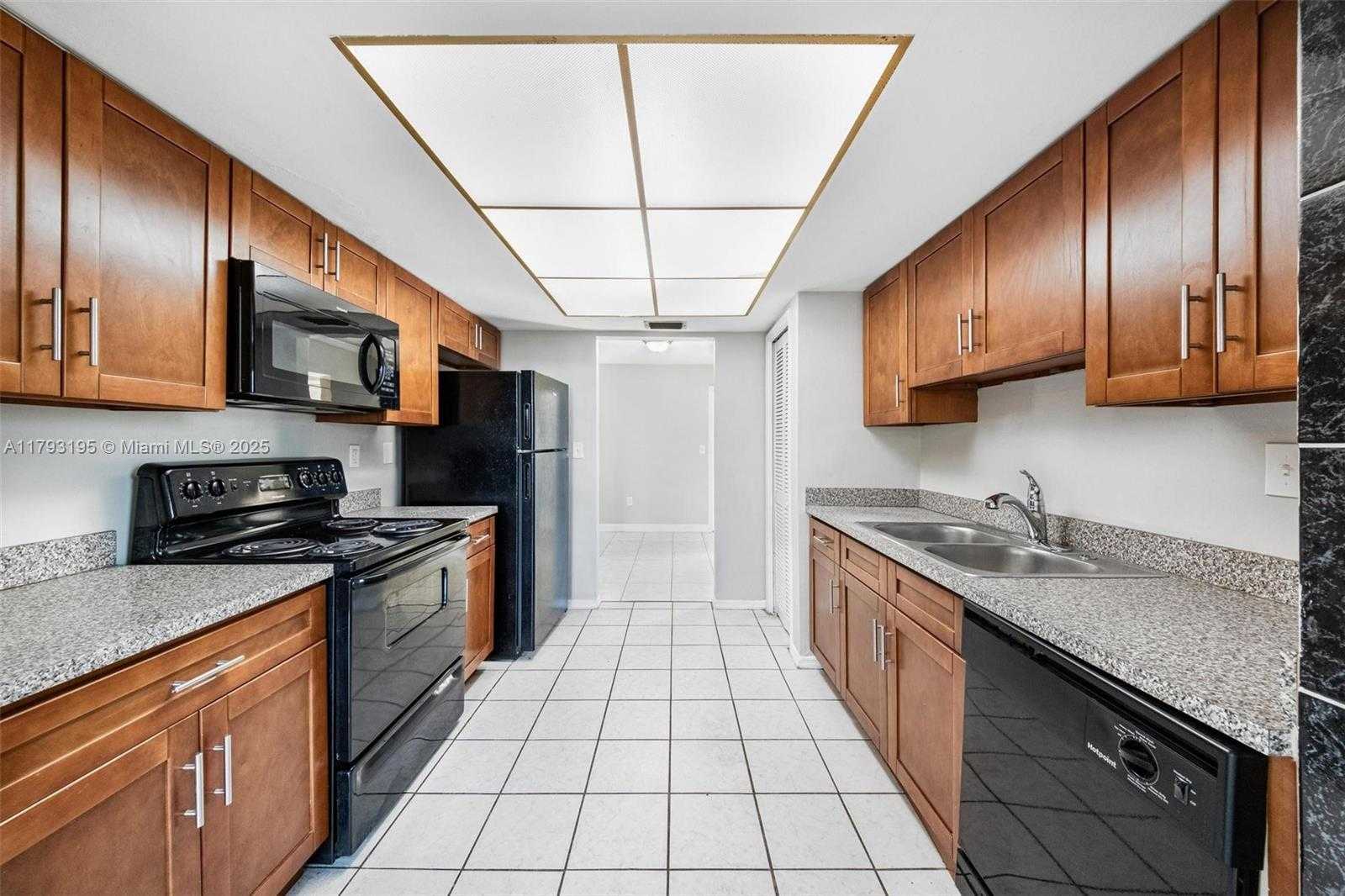 Small Image of 6421 NORTH WEST 24TH PL, Sunrise Number 28