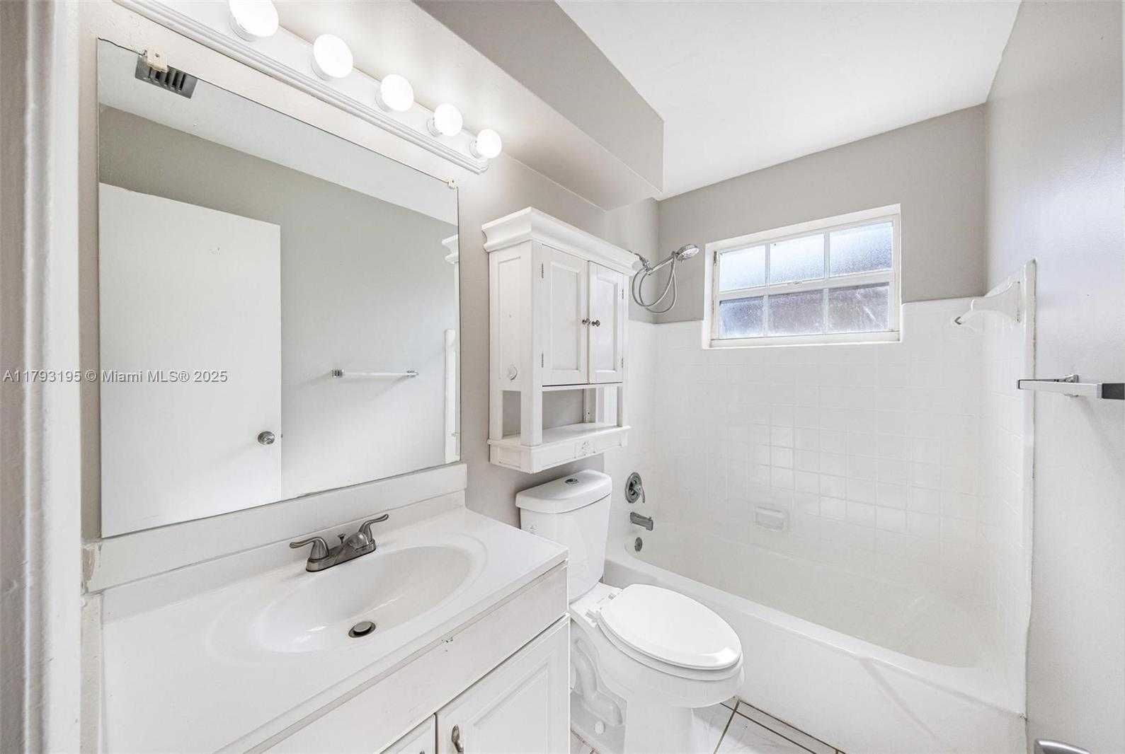 Small Image of 6421 NORTH WEST 24TH PL, Sunrise Number 34