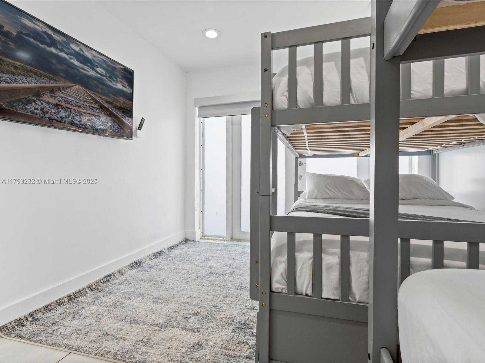 Small Image of 6820 SOUTH WEST 9TH ST, Pembroke Pines Number 13