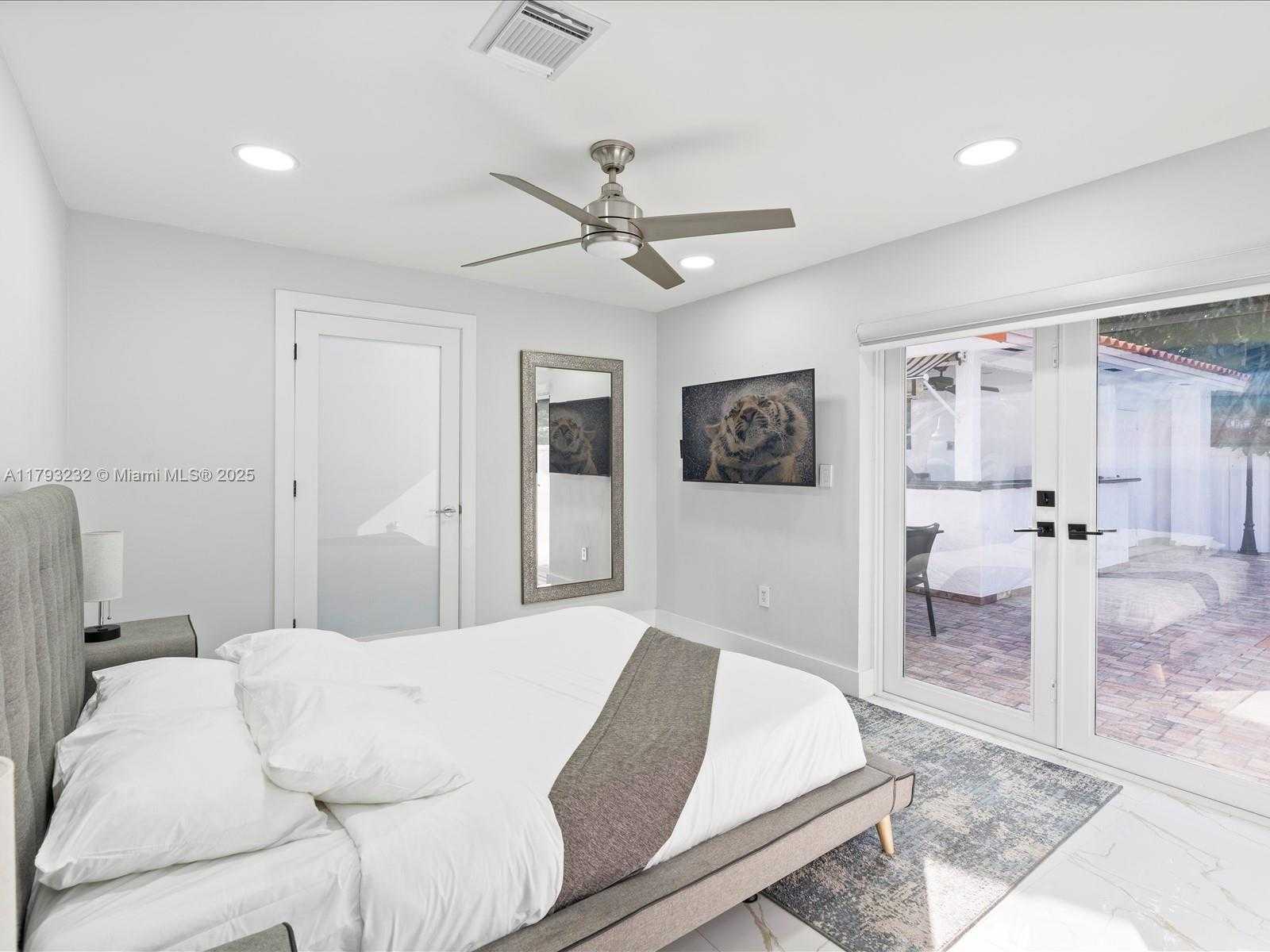 Small Image of 6820 SOUTH WEST 9TH ST, Pembroke Pines Number 16