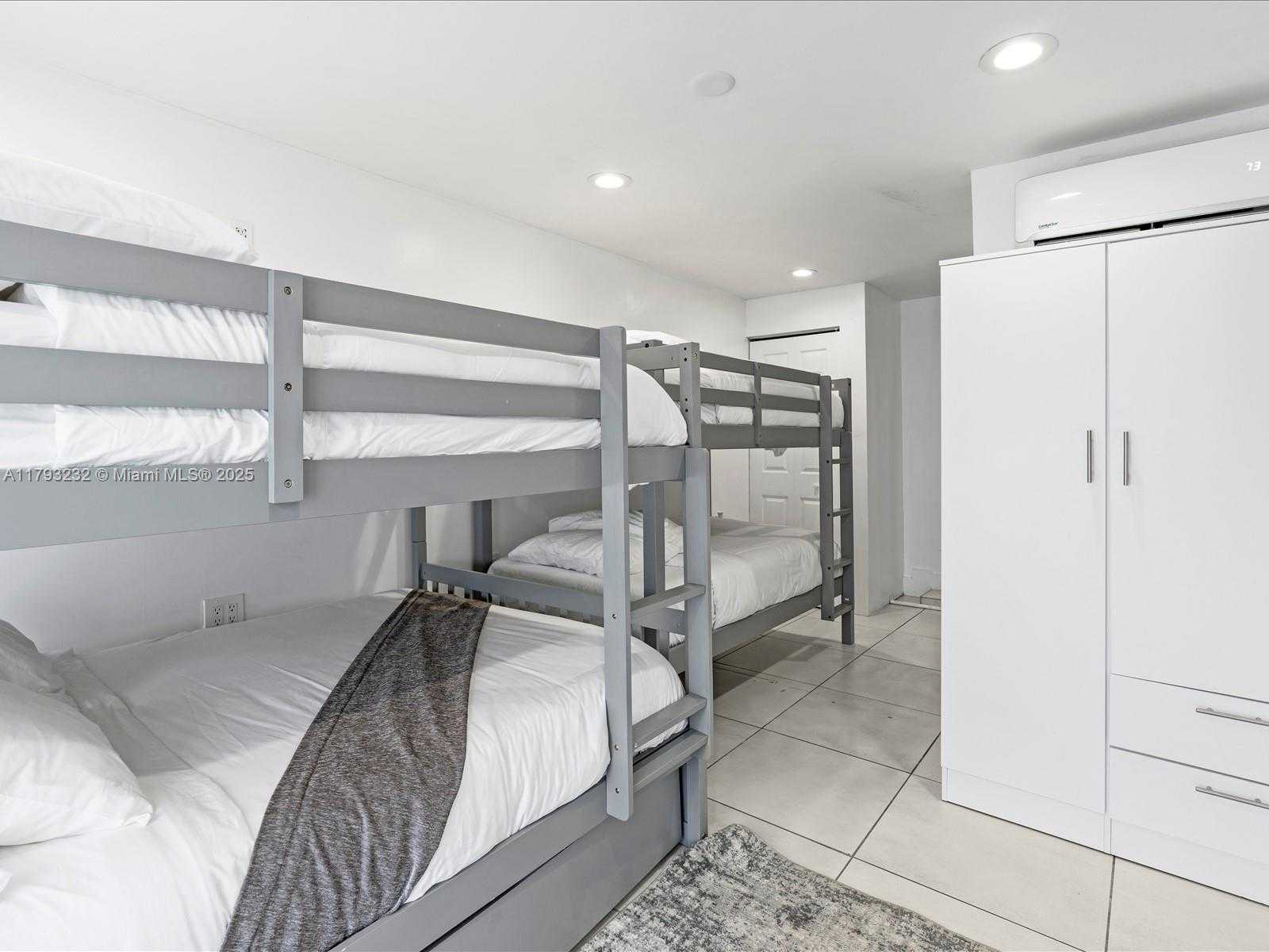 Small Image of 6820 SOUTH WEST 9TH ST, Pembroke Pines Number 18
