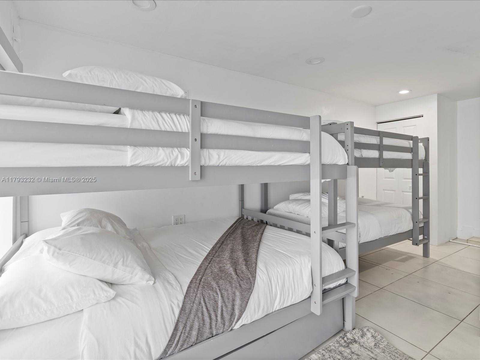 Small Image of 6820 SOUTH WEST 9TH ST, Pembroke Pines Number 19