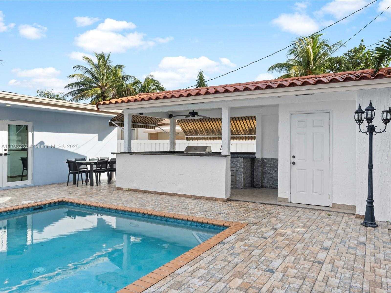 Small Image of 6820 SOUTH WEST 9TH ST, Pembroke Pines Number 22