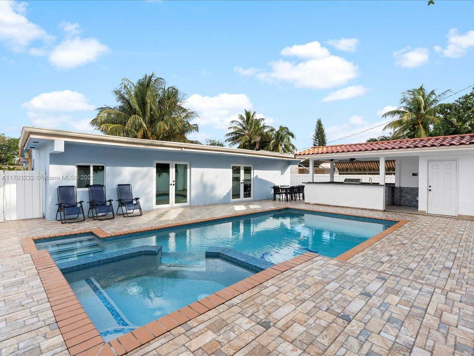 Small Image of 6820 SOUTH WEST 9TH ST, Pembroke Pines Number 25