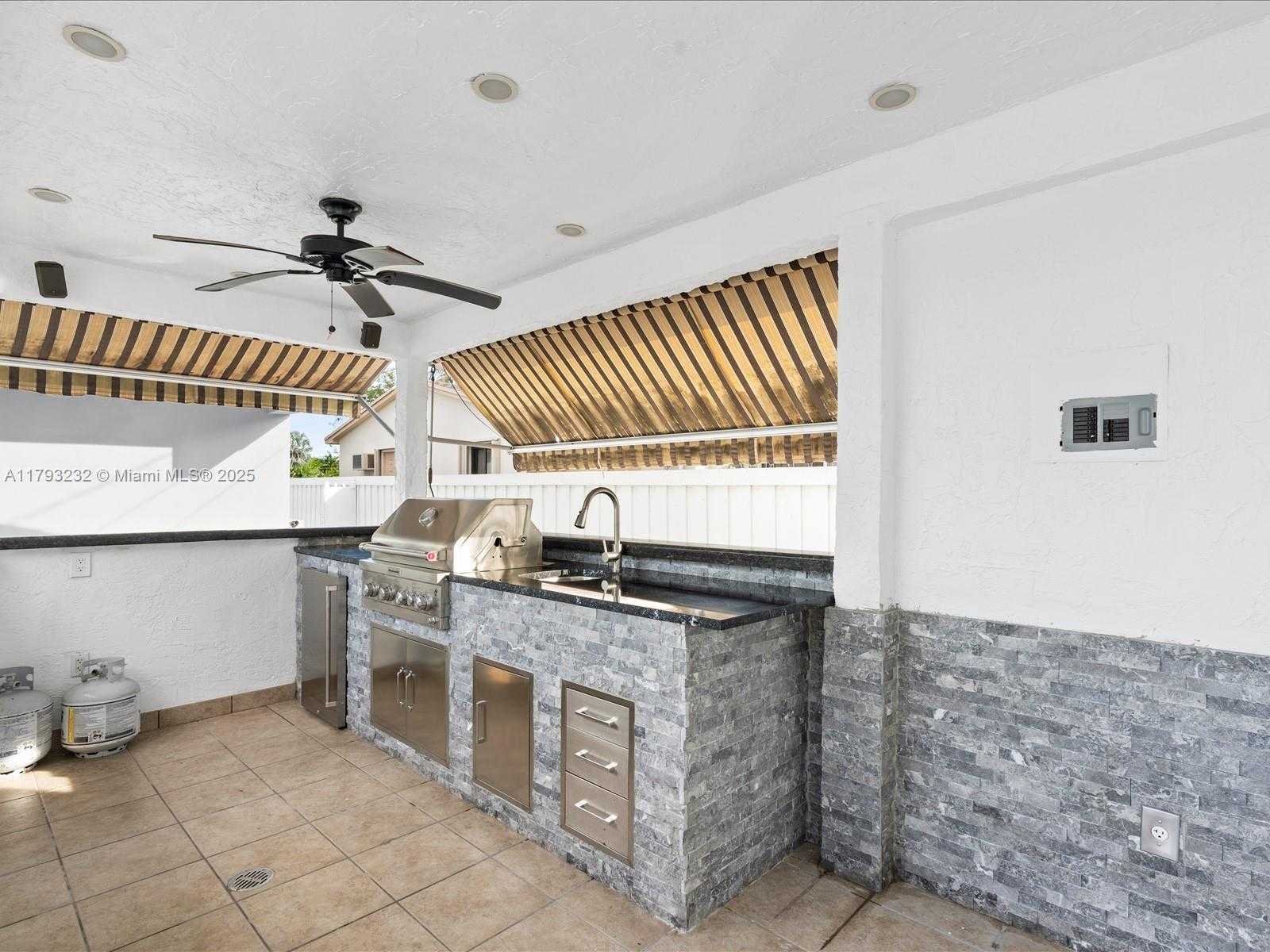 Small Image of 6820 SOUTH WEST 9TH ST, Pembroke Pines Number 26