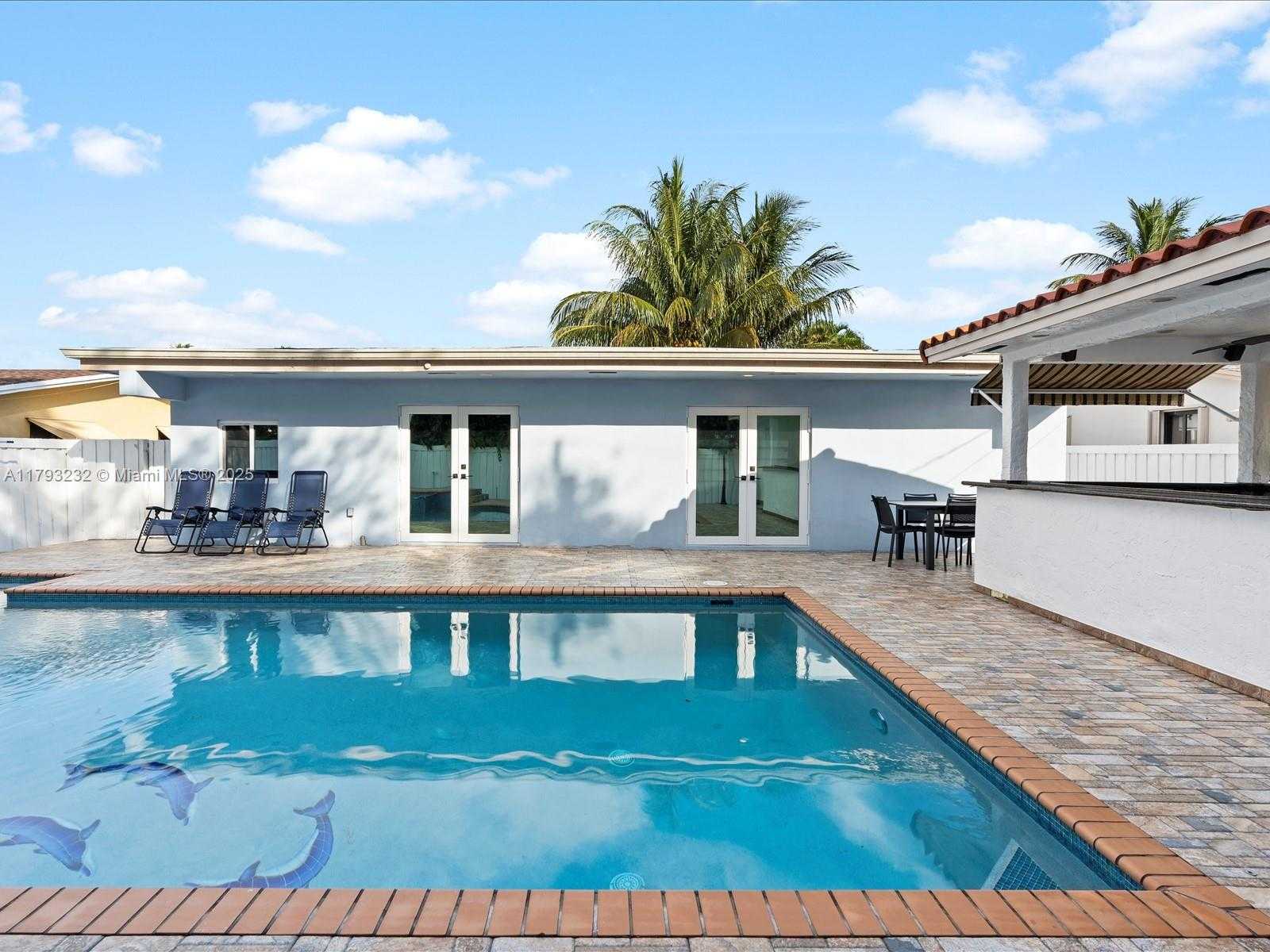 Small Image of 6820 SOUTH WEST 9TH ST, Pembroke Pines Number 27