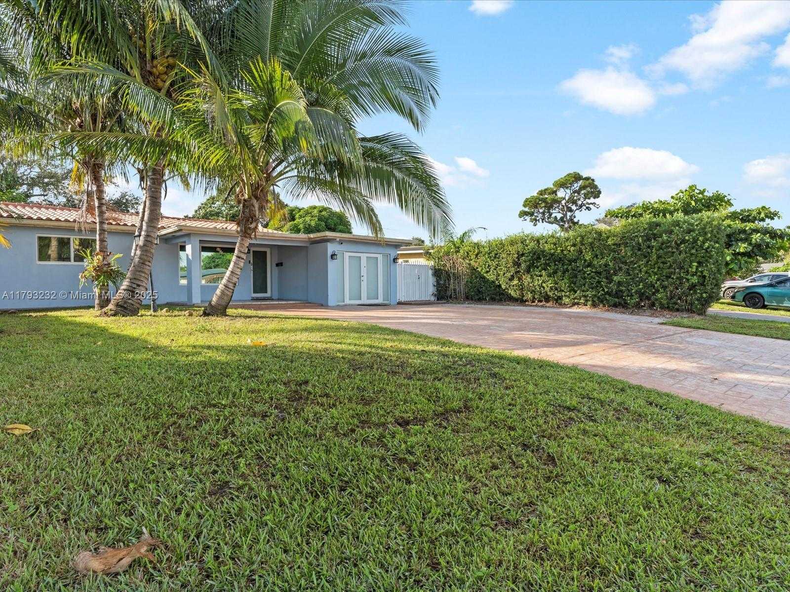 Small Image of 6820 SOUTH WEST 9TH ST, Pembroke Pines Number 3