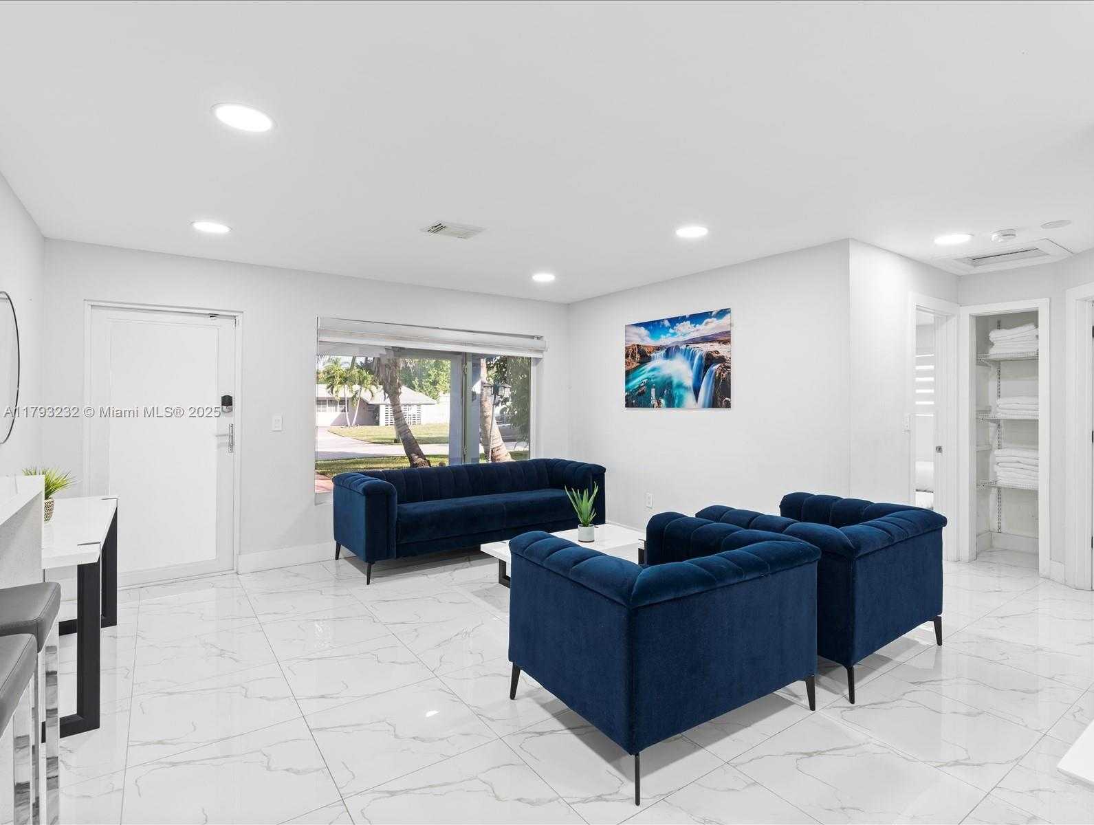 Small Image of 6820 SOUTH WEST 9TH ST, Pembroke Pines Number 7
