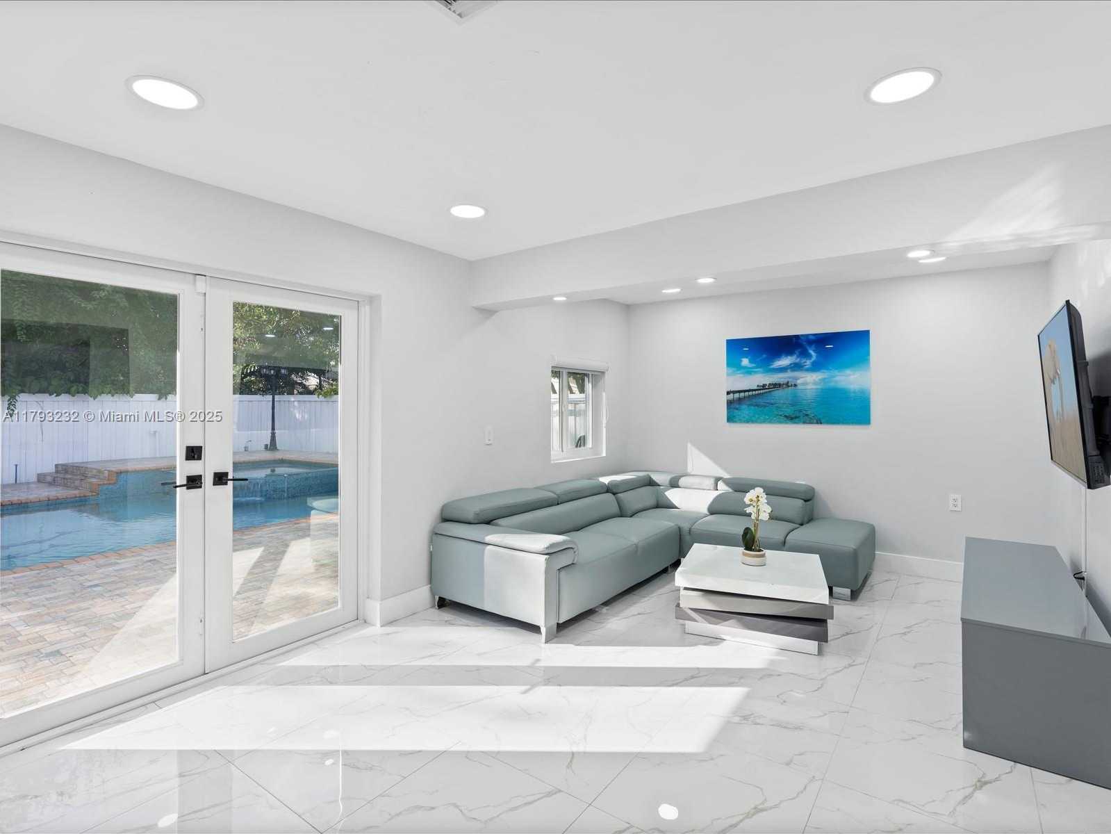 Small Image of 6820 SOUTH WEST 9TH ST, Pembroke Pines Number 8