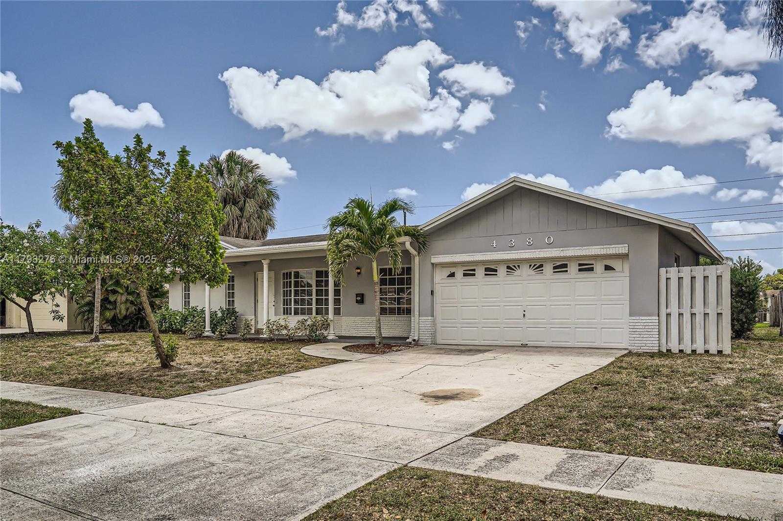 Small Image of 4380 NORTH WEST 4TH CT, Coconut Creek Number 2