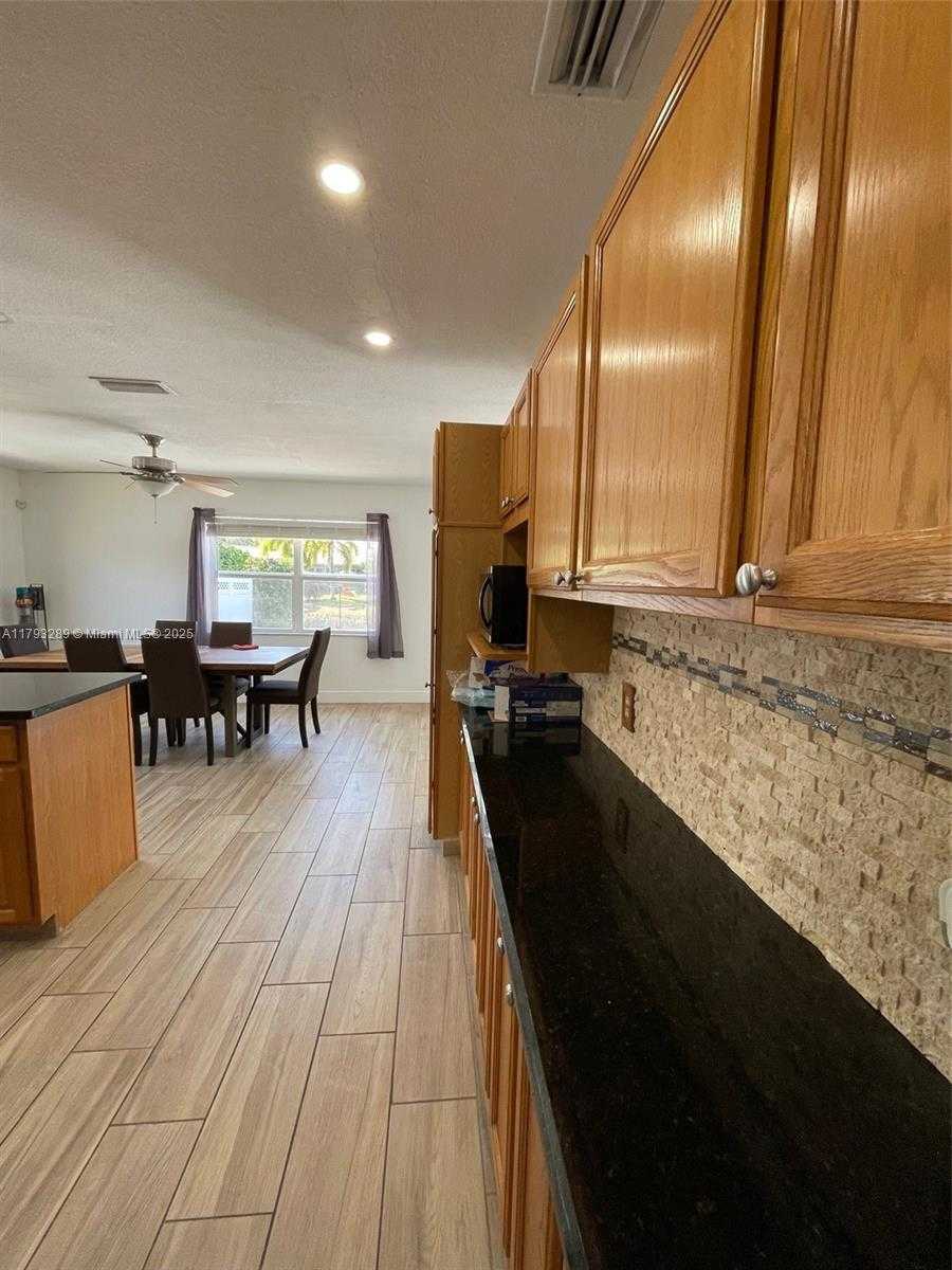 Small Image of 8588 NORTH WEST 27TH DR, Coral Springs Number 10