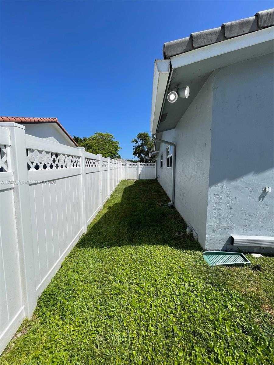 Small Image of 8588 NORTH WEST 27TH DR, Coral Springs Number 35
