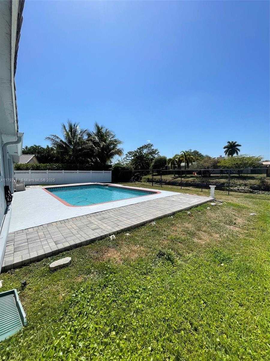 Small Image of 8588 NORTH WEST 27TH DR, Coral Springs Number 36