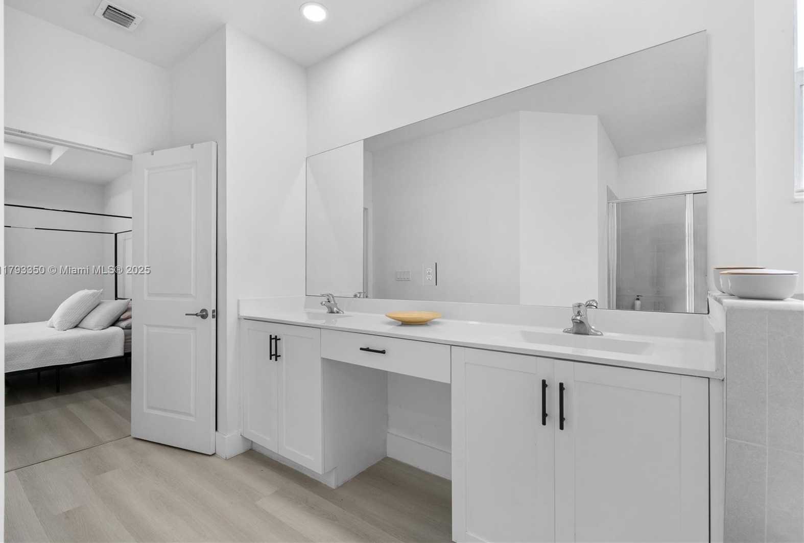 Small Image of 1387 SOUTH EAST 26TH TER, Homestead Number 22