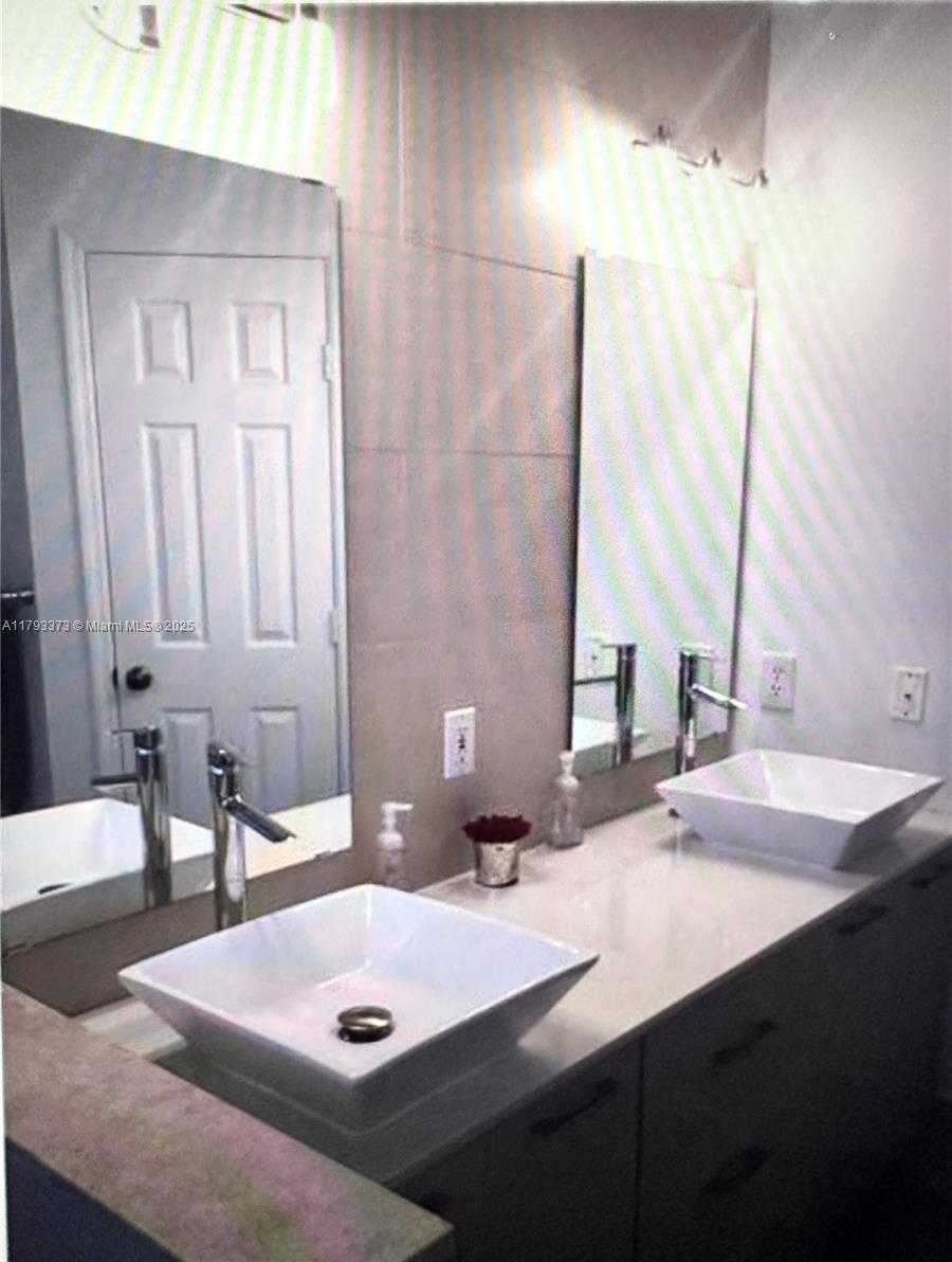 Small Image of 6558 NORTH WEST 113TH PL, Doral Number 12