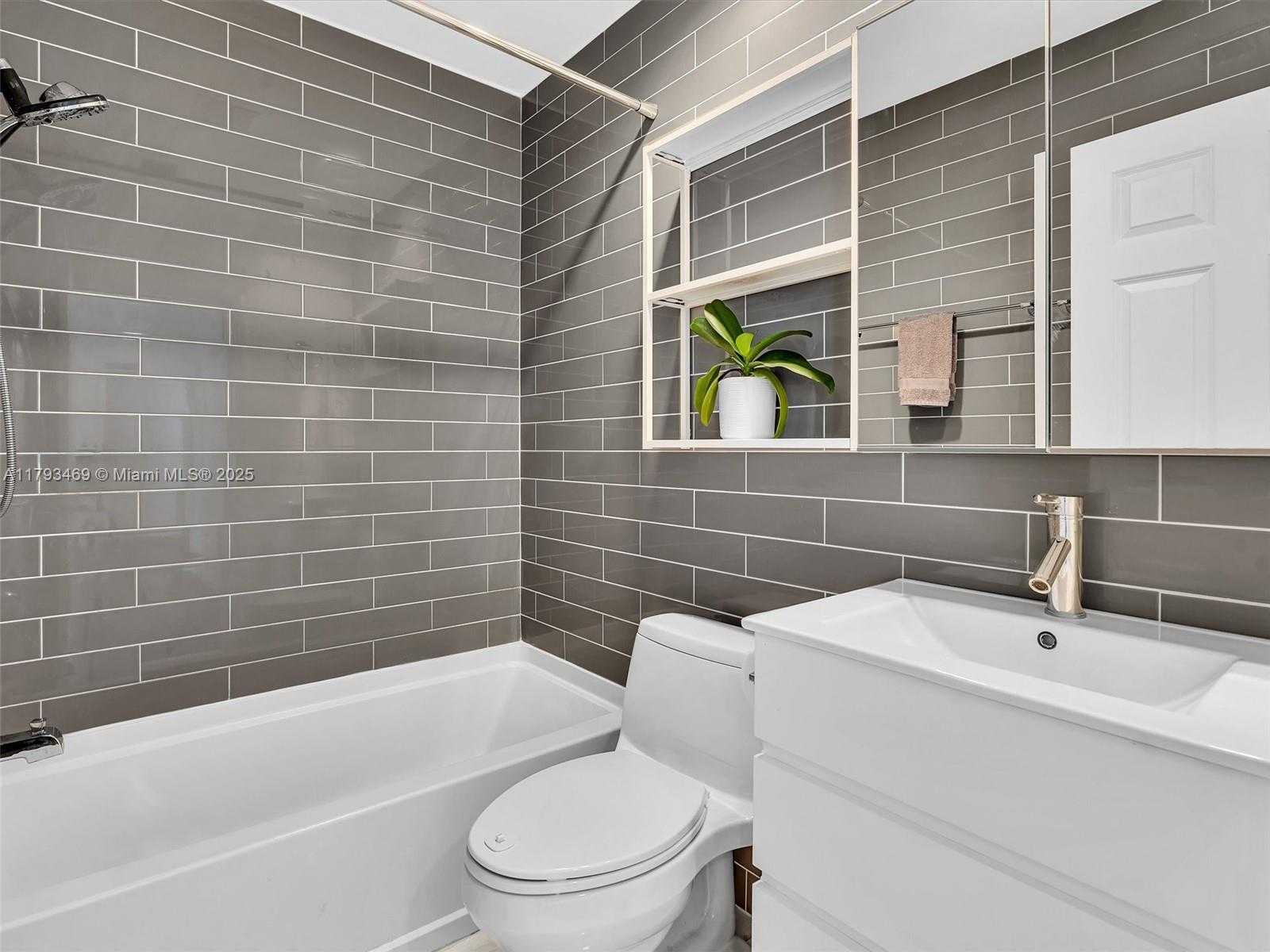 Small Image of 3144 NORTH EAST 212TH ST, Aventura Number 25