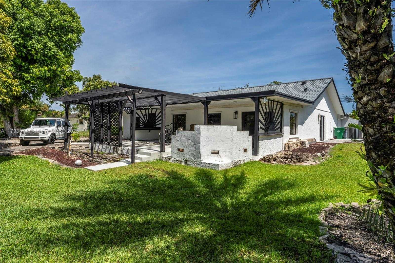 Small Image of 14840 SOUTH WEST 21ST ST, Davie Number 30