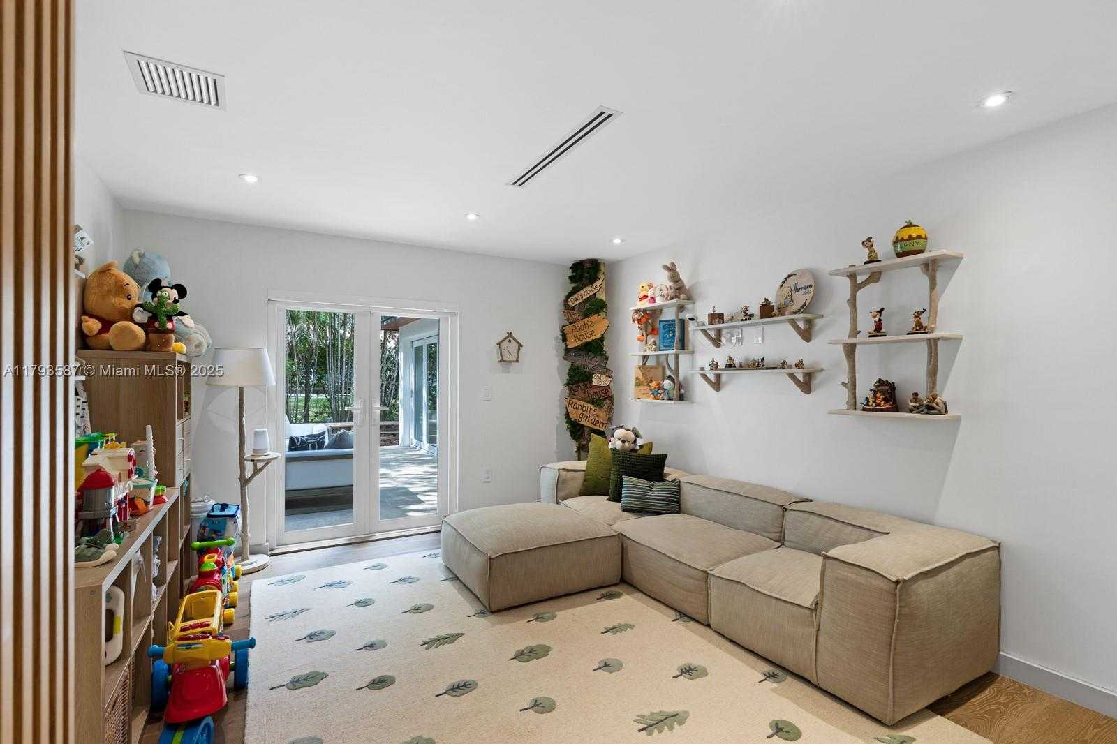 Small Image of 1510 SARRIA AVE, Coral Gables Number 14