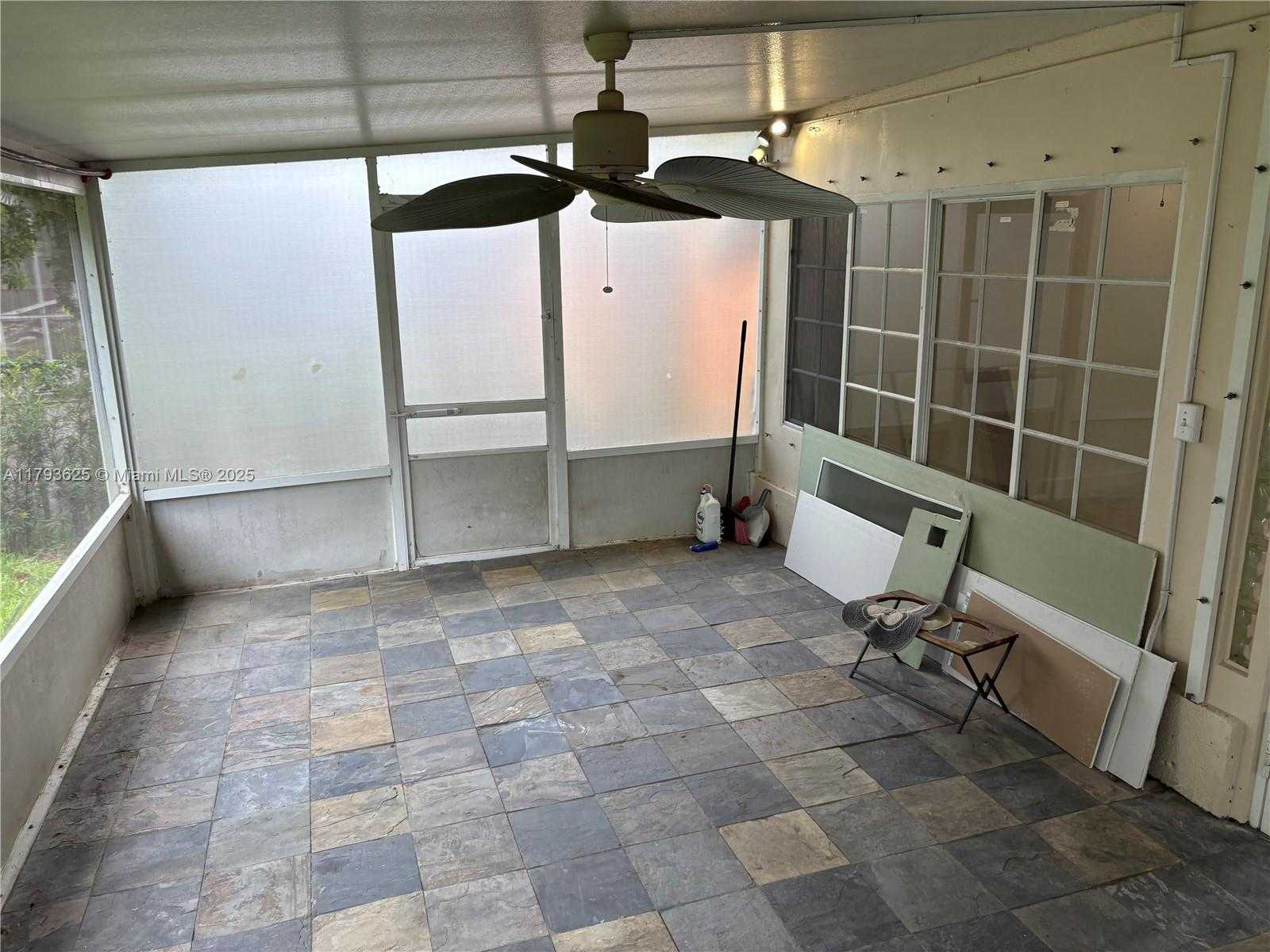 Small Image of 6612 DAHLIA DR, Miramar Number 16
