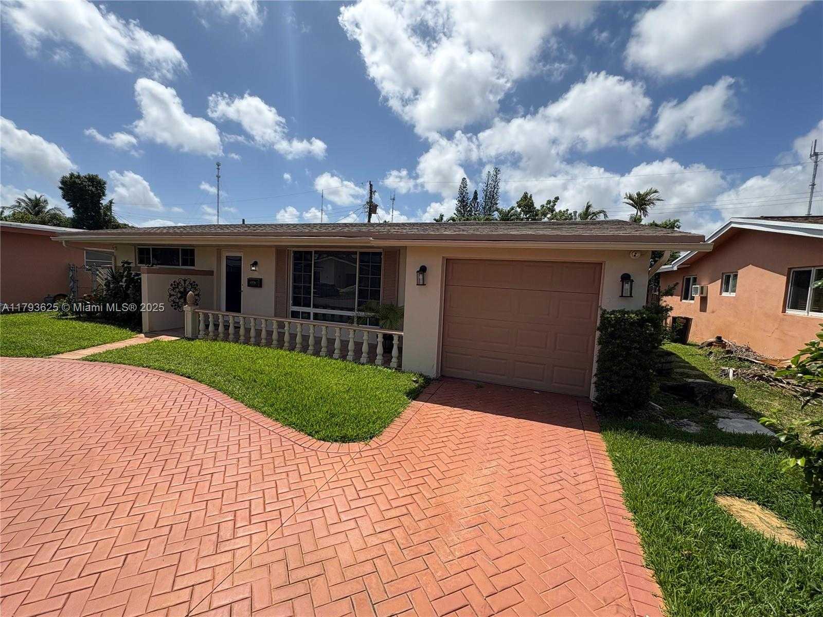 Small Image of 6612 DAHLIA DR, Miramar Number 2