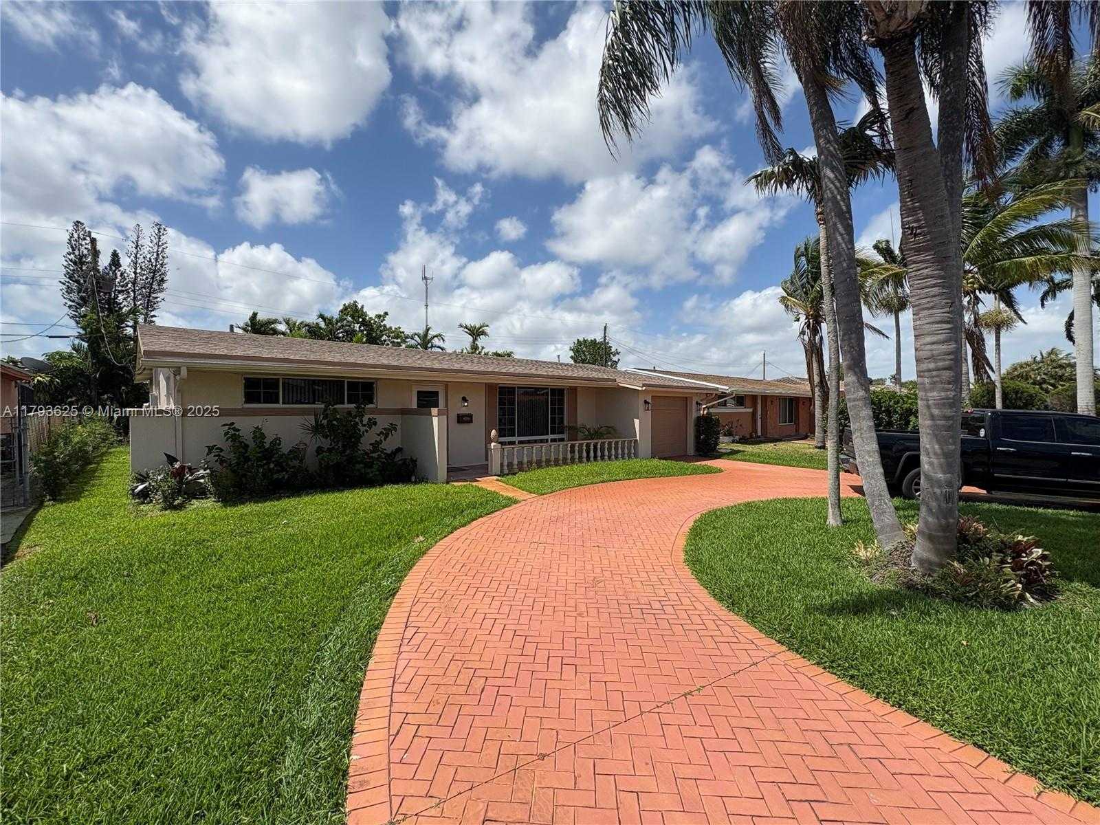 Small Image of 6612 DAHLIA DR, Miramar Number 4
