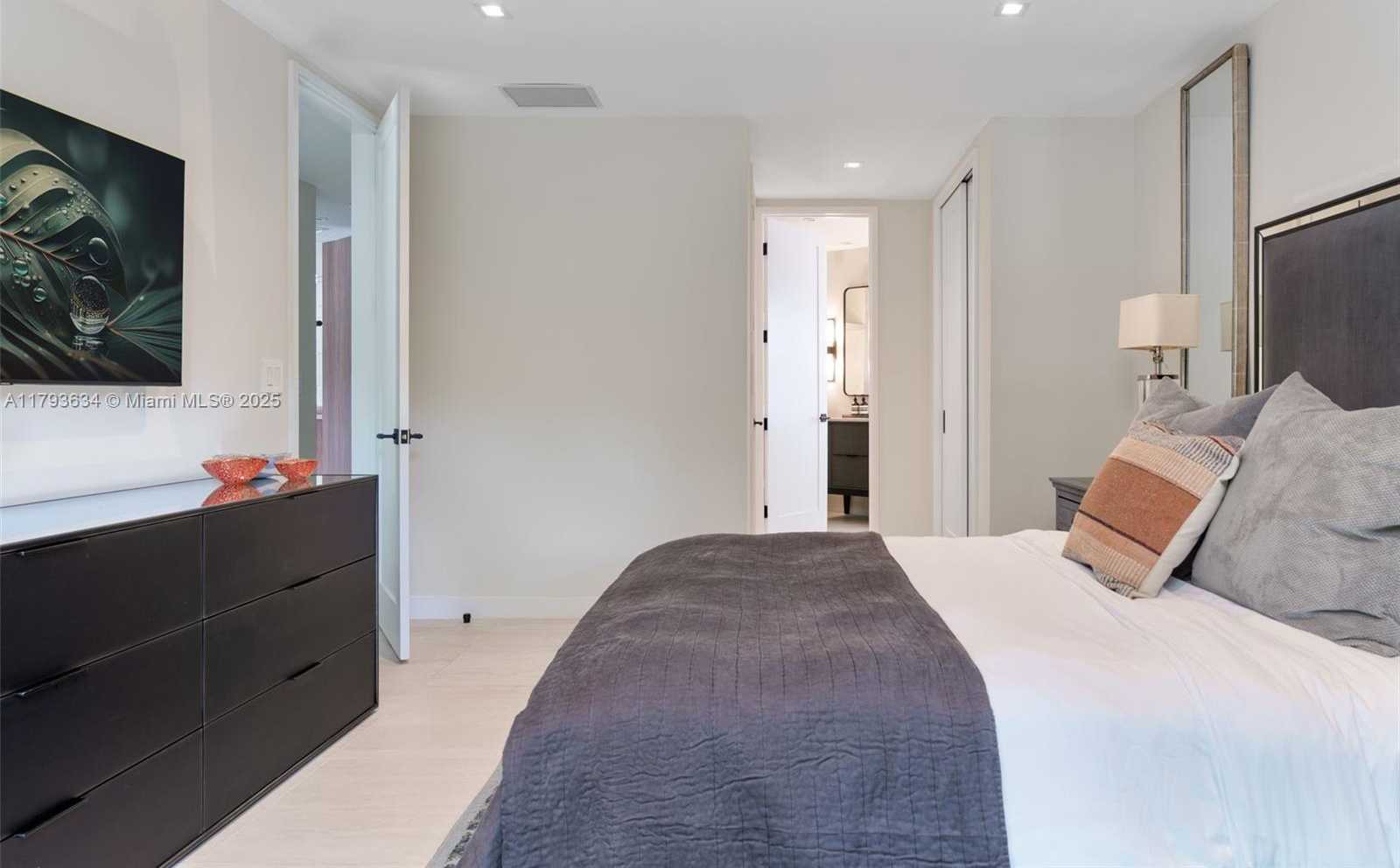 Small Image of 1075 NORTH EAST 99TH ST, Miami Shores Number 28