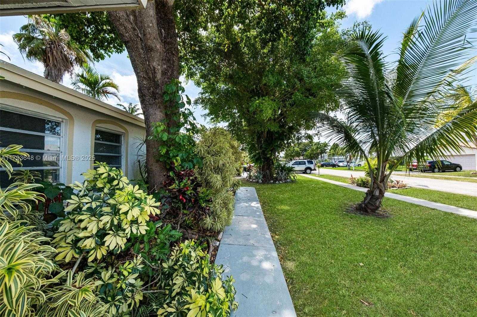 Small Image of 9330 NORTH WEST 39TH ST, Sunrise Number 14