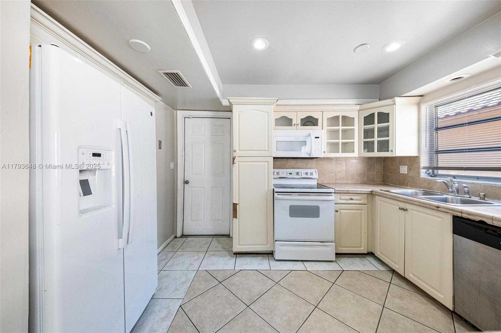 Small Image of 9330 NORTH WEST 39TH ST, Sunrise Number 7