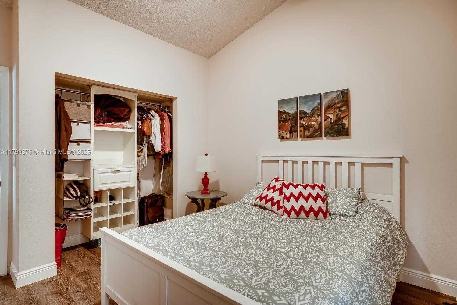 Small Image of 11675 BERRY DR, Cooper City Number 10