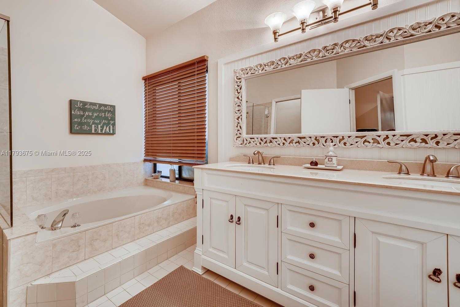 Small Image of 11675 BERRY DR, Cooper City Number 12