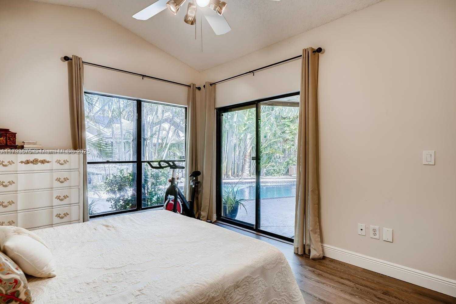 Small Image of 11675 BERRY DR, Cooper City Number 13