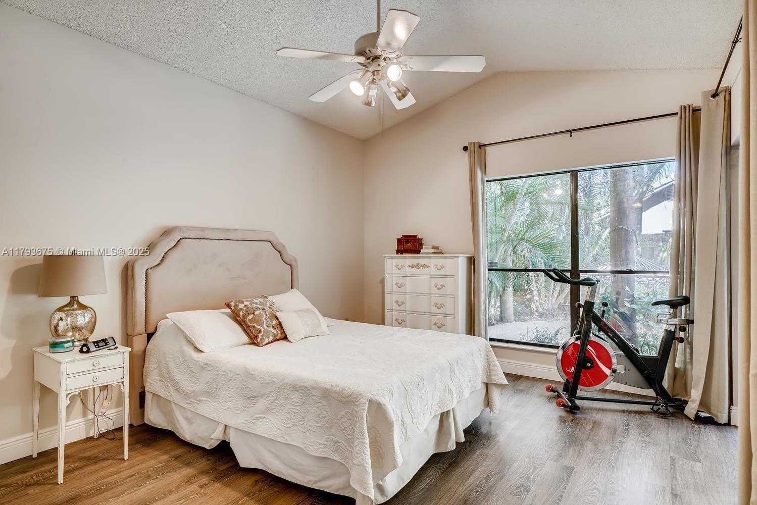Small Image of 11675 BERRY DR, Cooper City Number 14