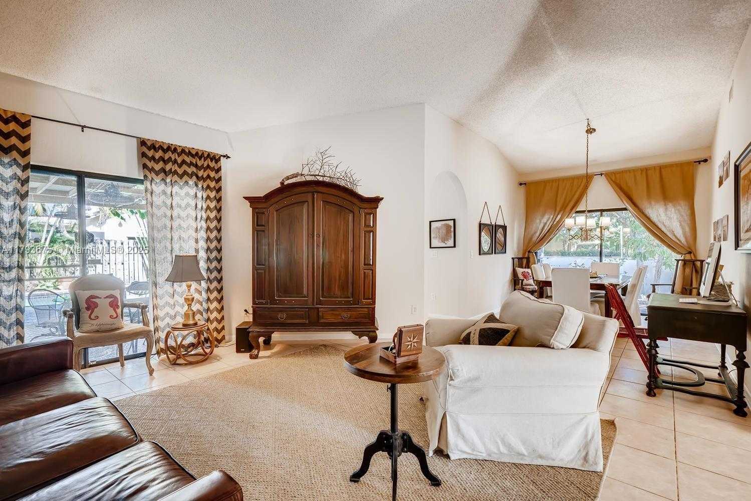 Small Image of 11675 BERRY DR, Cooper City Number 15