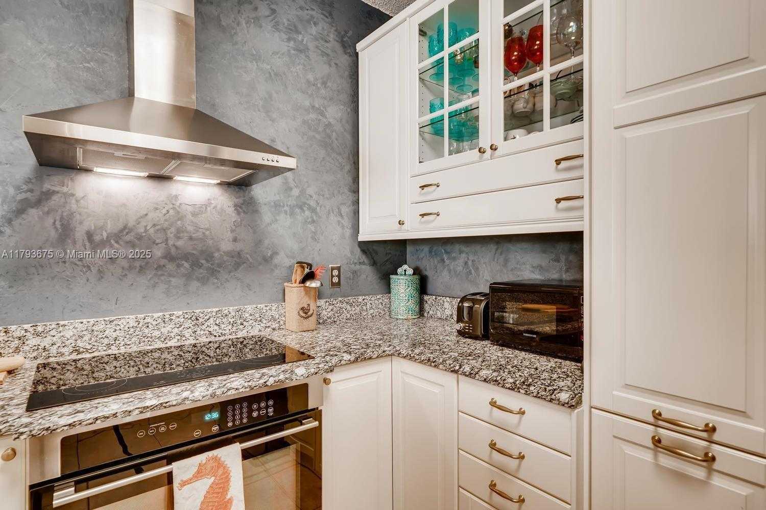 Small Image of 11675 BERRY DR, Cooper City Number 16